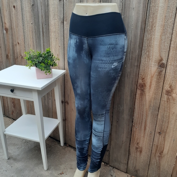 Nike Dri-Fit Printed Leggings Size Medium - Picture 3 of 8
